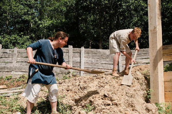 Wooden spades - click image for the Facebook article